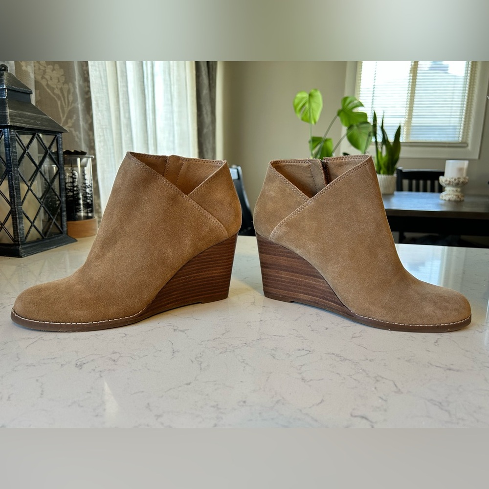 EUC Lucky Brand Yakeena Suede Wedge Ankle Booties 8.5/39 - Picture 2 of 14